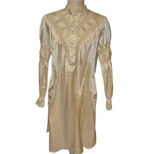 Elise Stevens vintage white satin Robe size medium‎